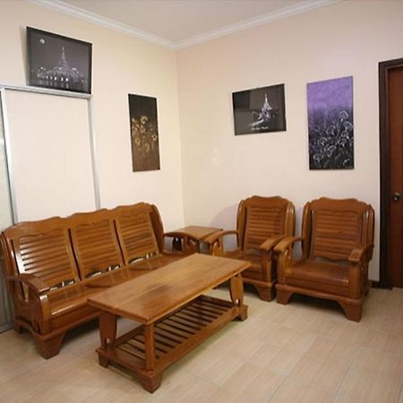 Hotel June Business Bed Breakfast Yangon Exterior foto