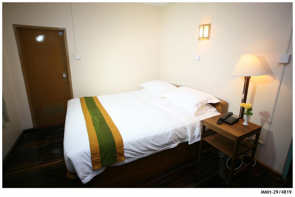 Hotel June Business Bed Breakfast Yangon Cameră foto