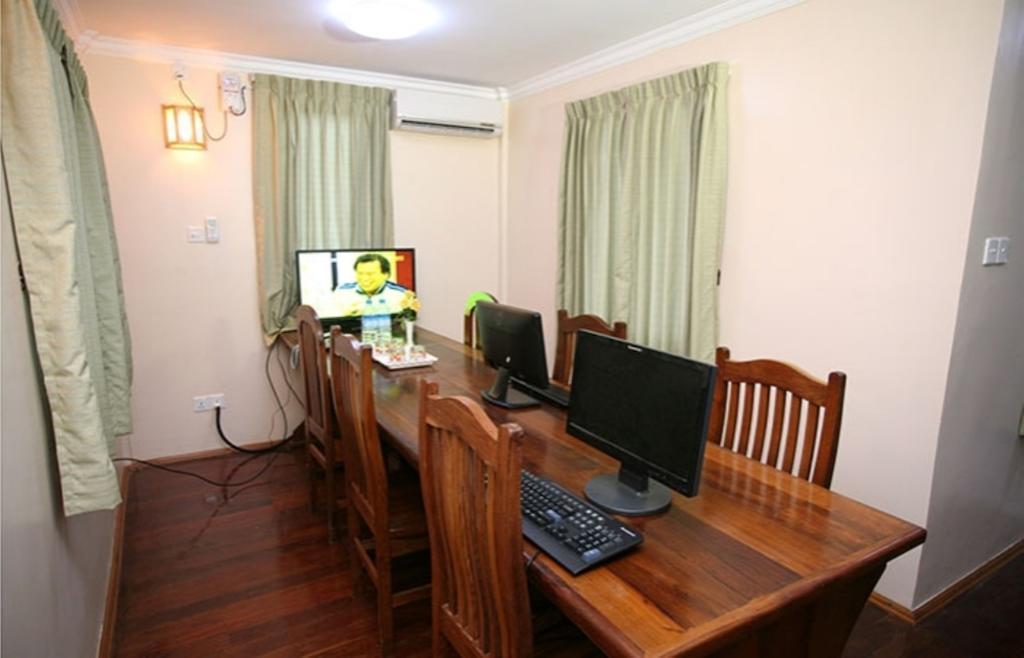 Hotel June Business Bed Breakfast Yangon Exterior foto