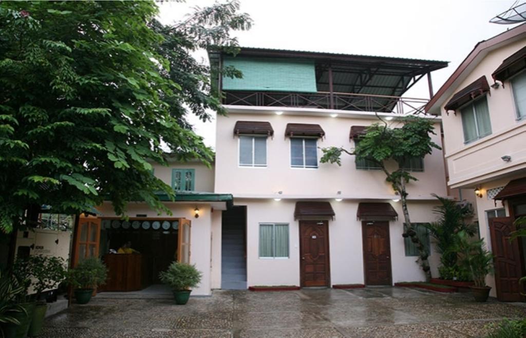 Hotel June Business Bed Breakfast Yangon Exterior foto