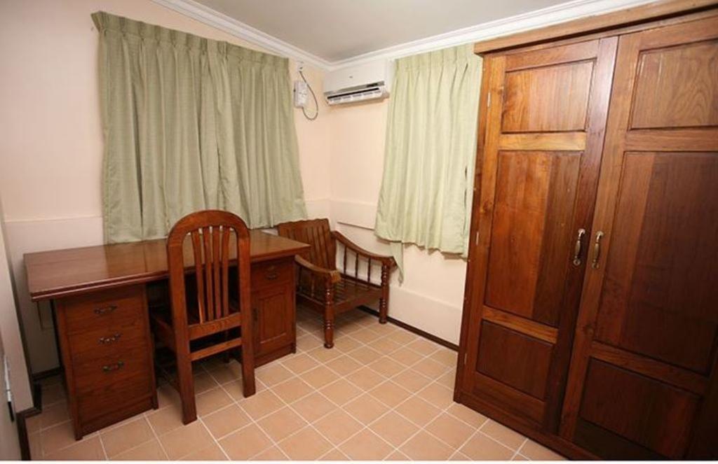 Hotel June Business Bed Breakfast Yangon Exterior foto