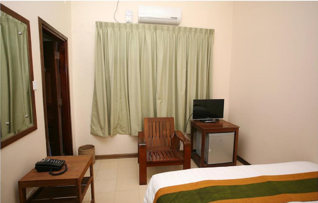 Hotel June Business Bed Breakfast Yangon Exterior foto