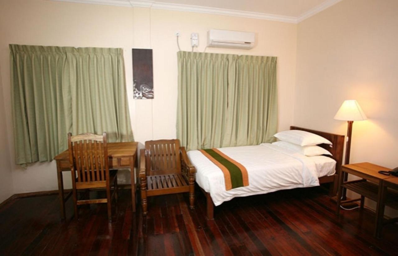 Hotel June Business Bed Breakfast Yangon Cameră foto